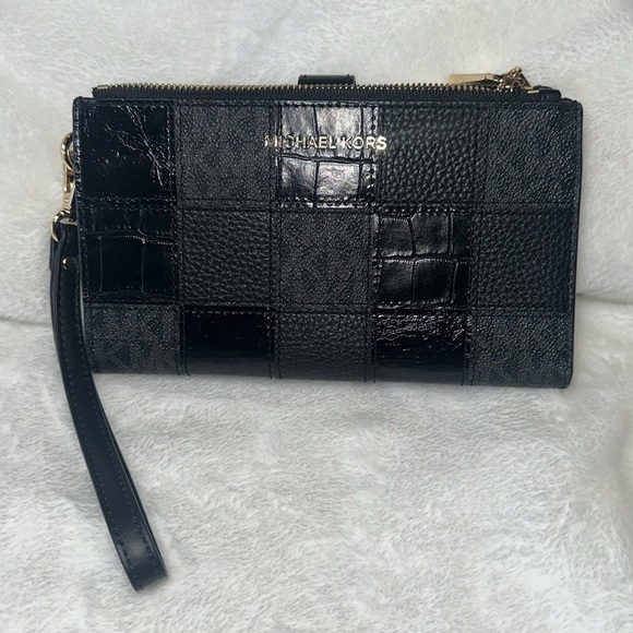 NEW MK Cell Phone Wristlet/Wallet Leather - Picture 1 of 16